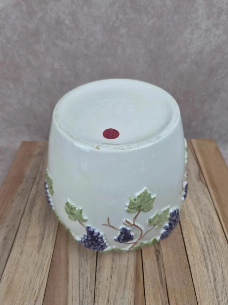 Earthenware plant cachepot decorated with grape clusters and vine leaves – photo 5